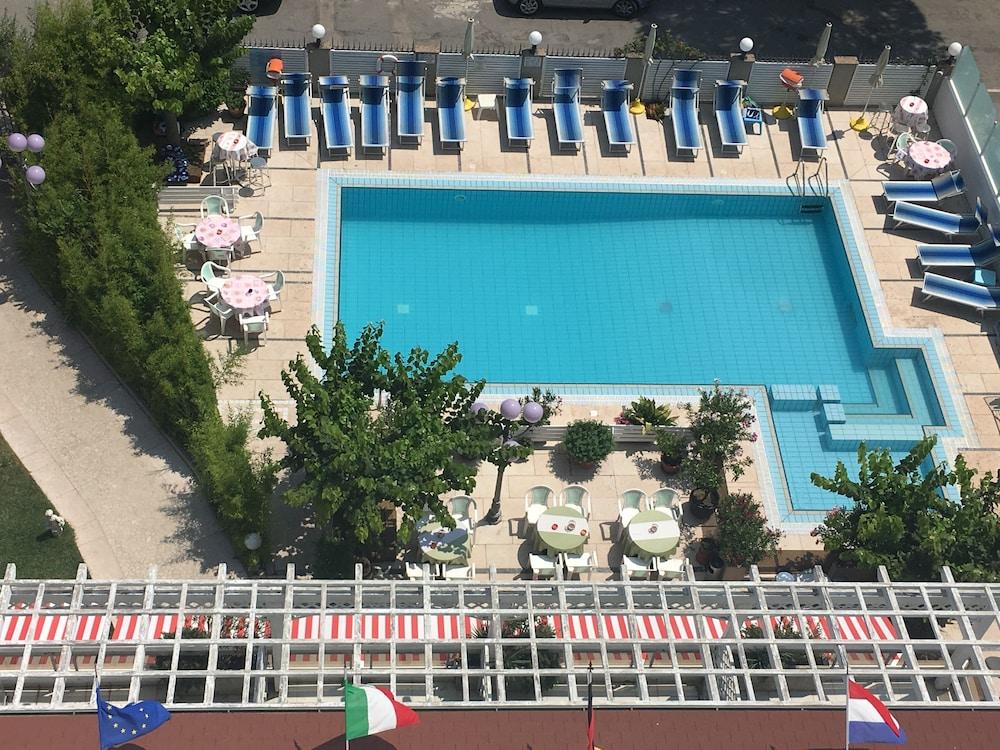 Hotel De Amicis ريتشيوني المظهر الخارجي الصورة